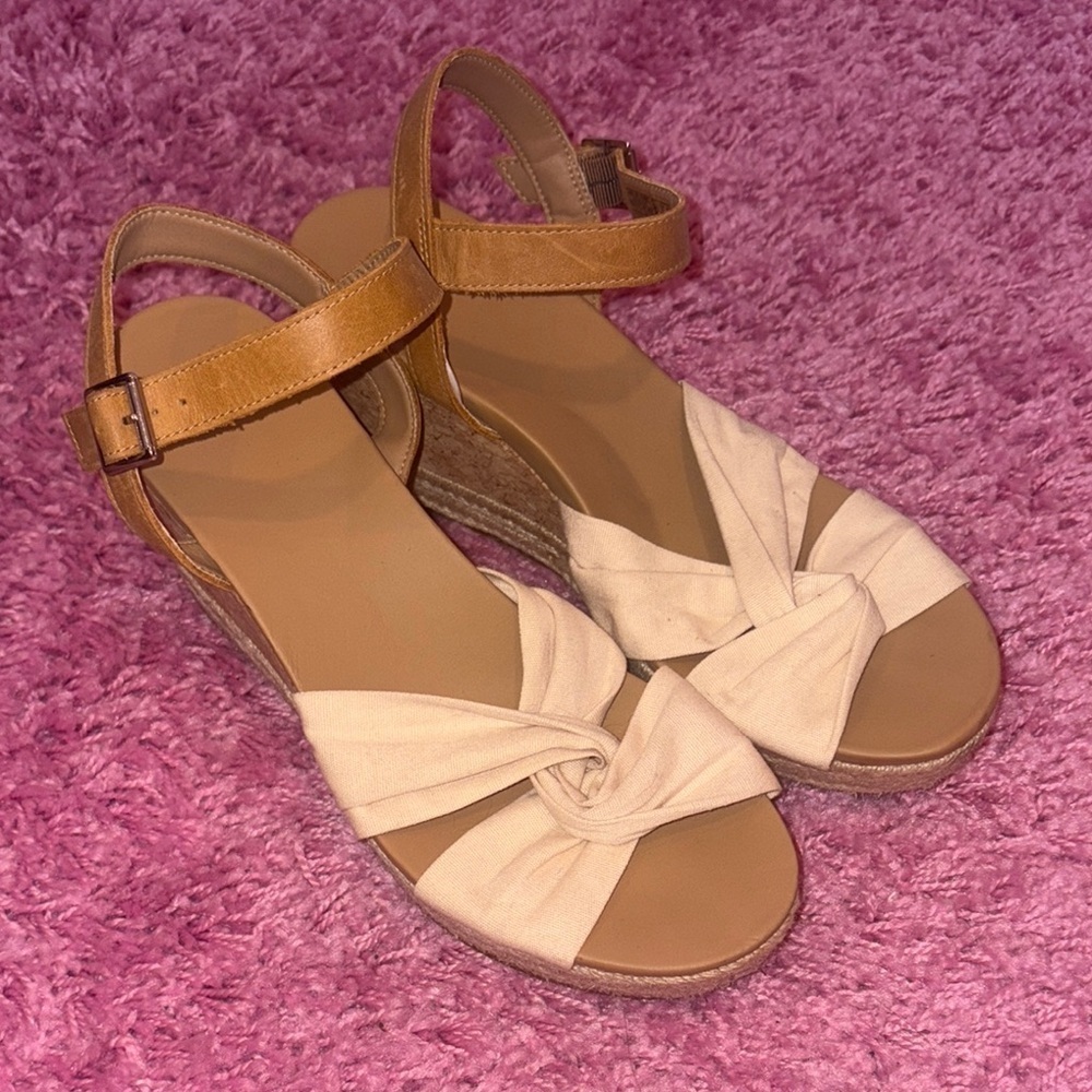 UGG Joslyn Wedge Cream Tan Sandals Size 8